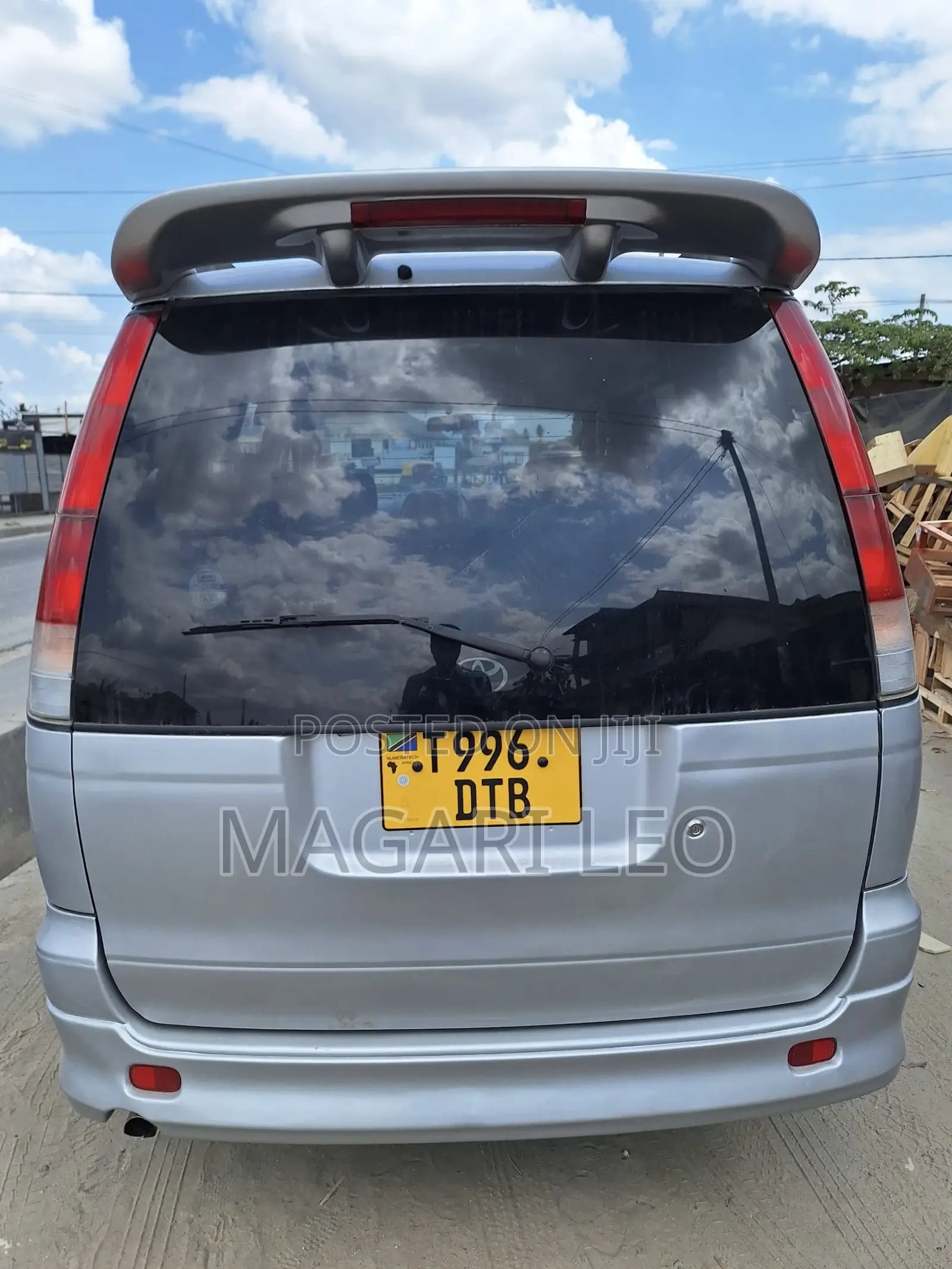 Toyota Noah 2.0 AWD (8 Seater) 2001 Silver