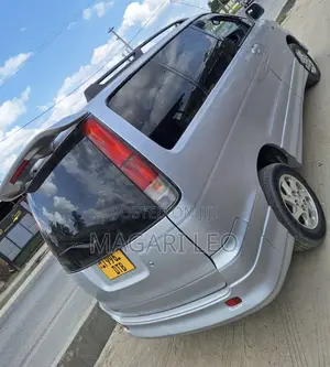 Toyota Noah 2.0 AWD (8 Seater) 2001 Silver