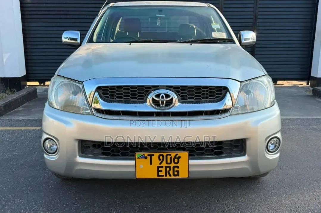 Toyota Hilux 2011 Black