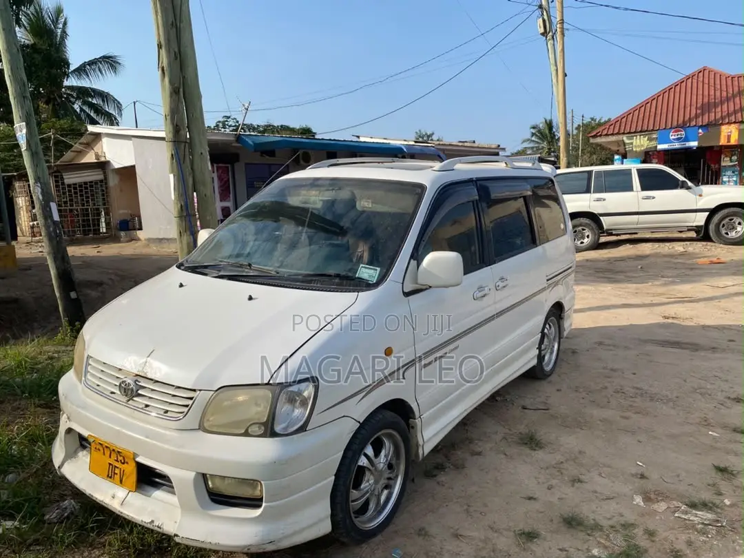 Toyota Noah 2.0 FWD (8 Seater) 2001 White