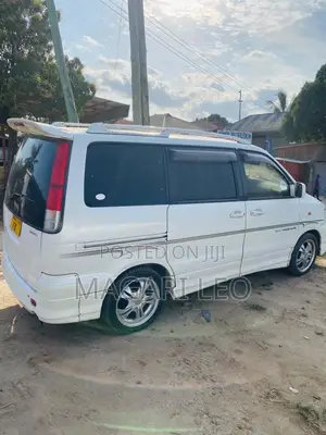 Toyota Noah 2.0 FWD (8 Seater) 2001 White