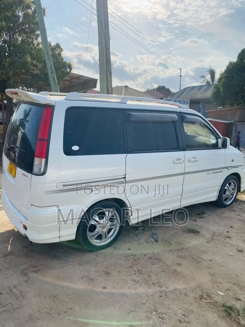 Toyota Noah 2.0 FWD (8 Seater) 2001 White