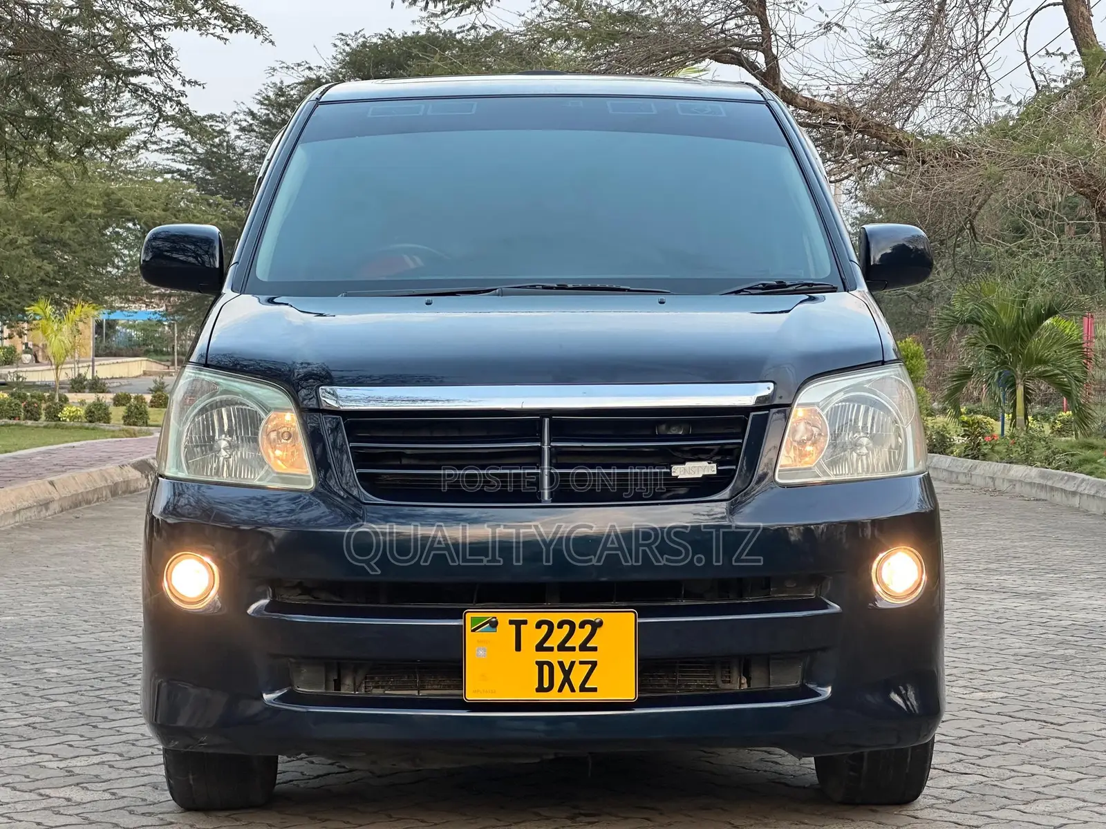 Toyota Noah 2004 Black
