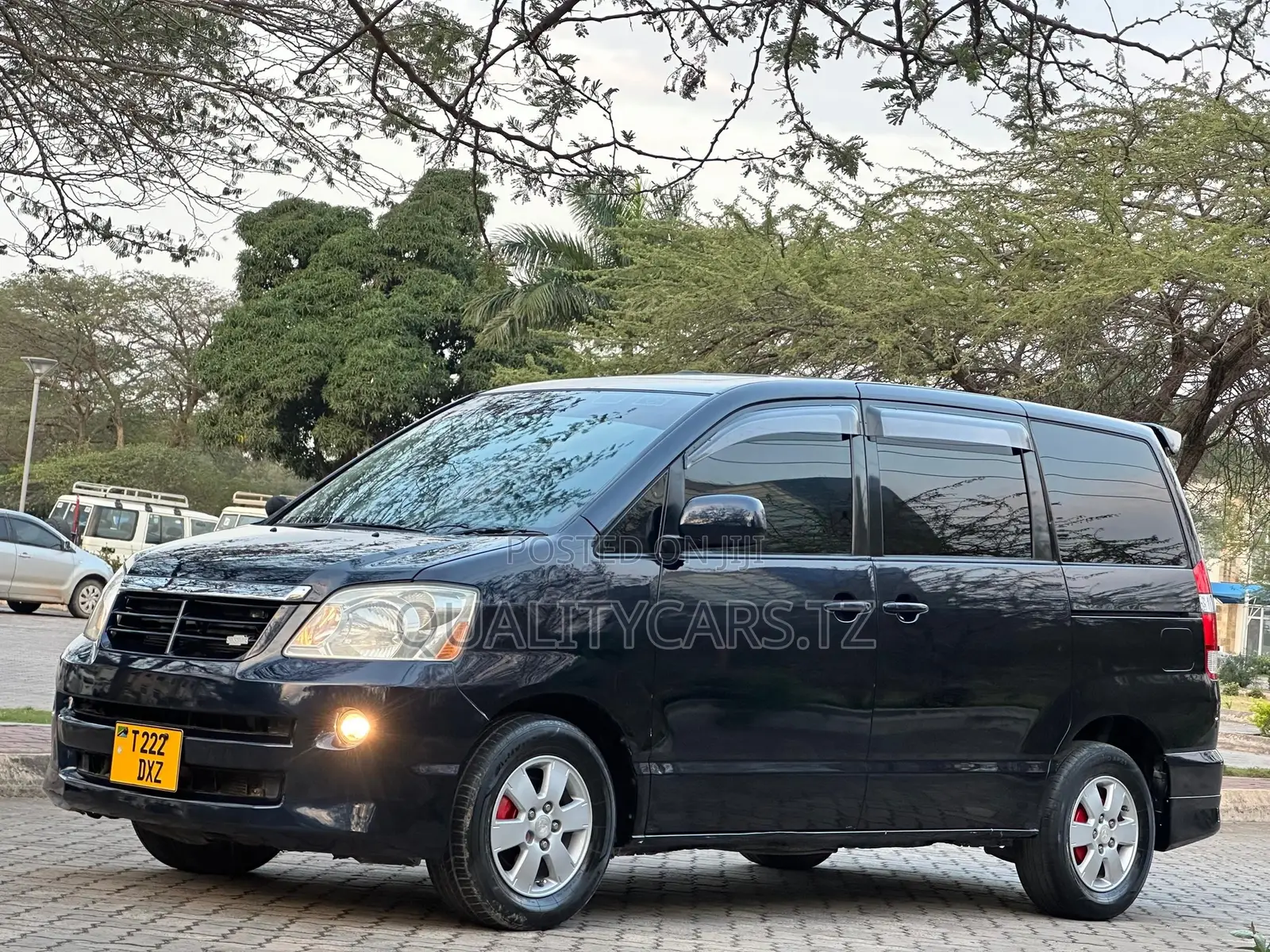 Toyota Noah 2004 Black