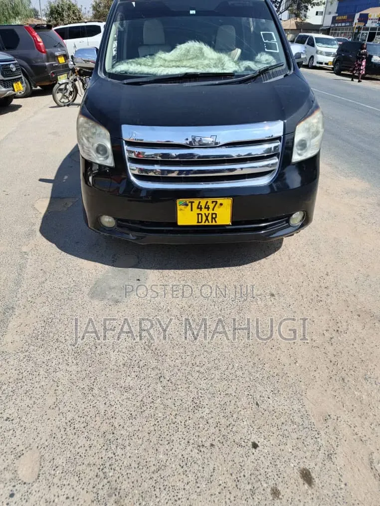 Toyota Noah 2016 Black