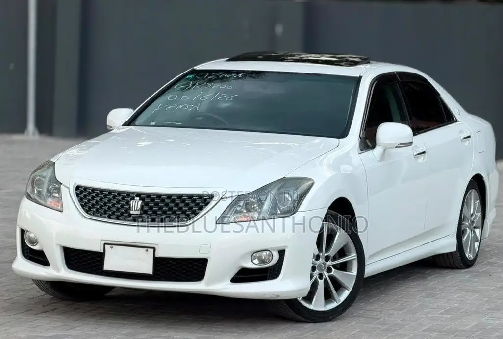 Toyota Crown 2010 White