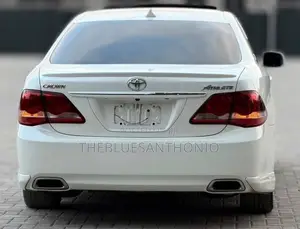 Toyota Crown 2010 White