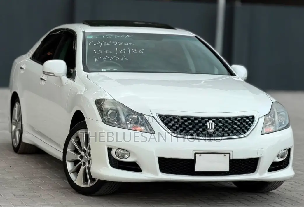 Toyota Crown 2010 White
