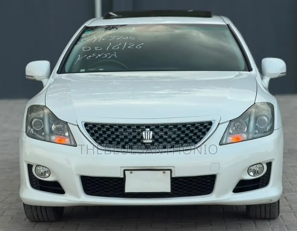 Toyota Crown 2010 White