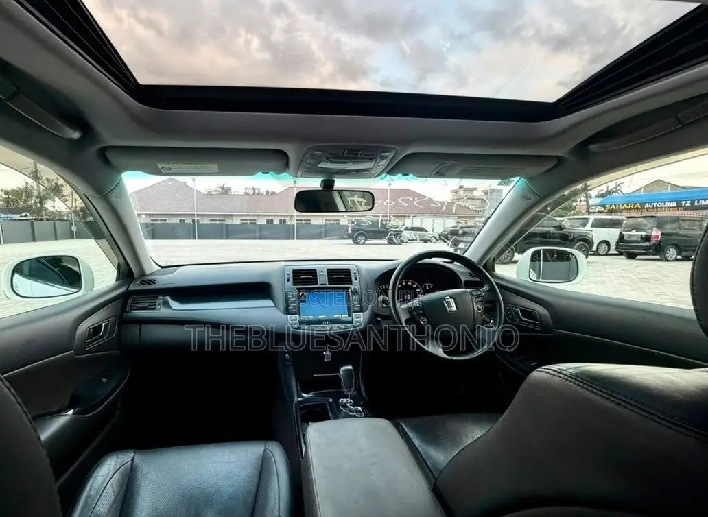 Toyota Crown 2010 White