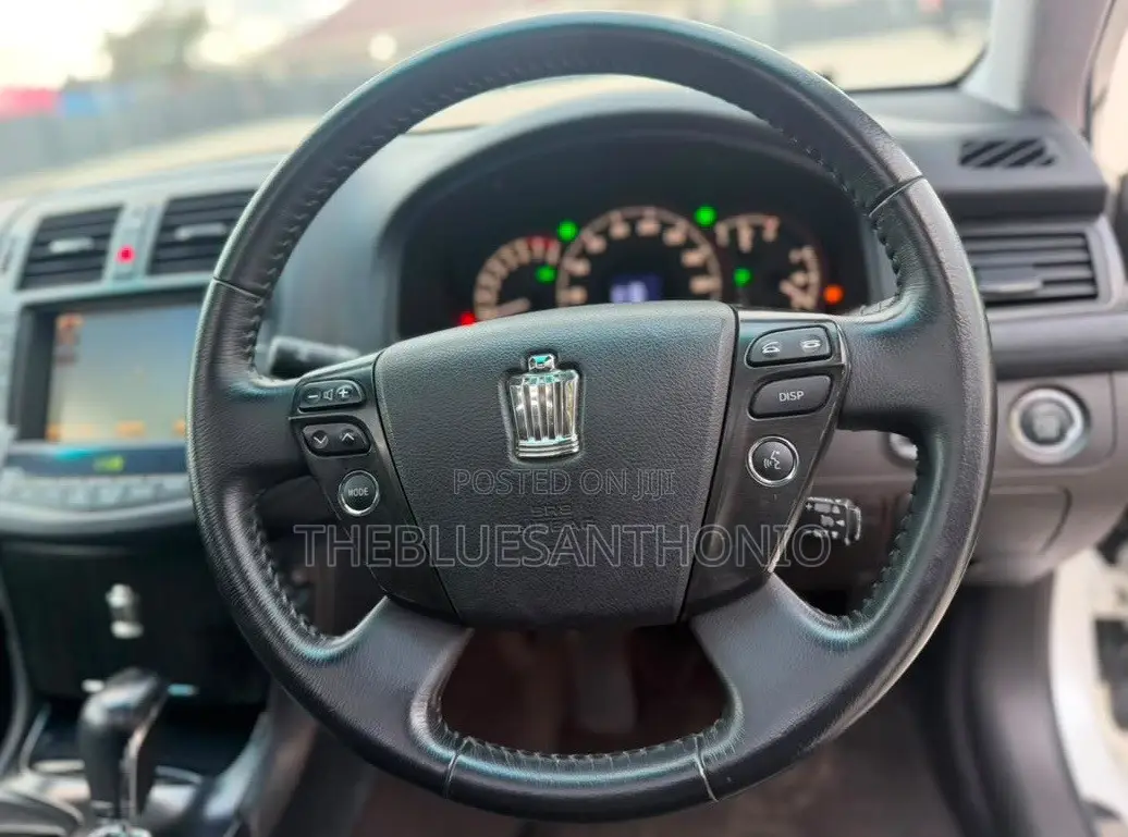 Toyota Crown 2010 White