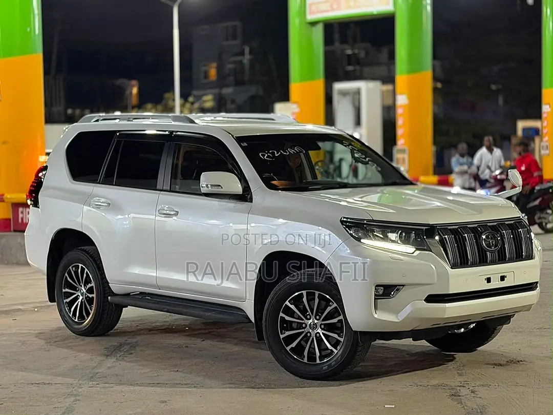 Toyota Land Cruiser Prado 2.8 2022 White