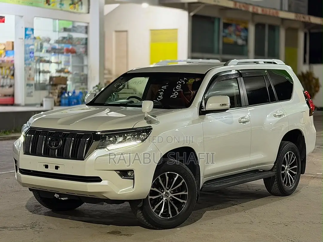 Toyota Land Cruiser Prado 2.8 2022 White