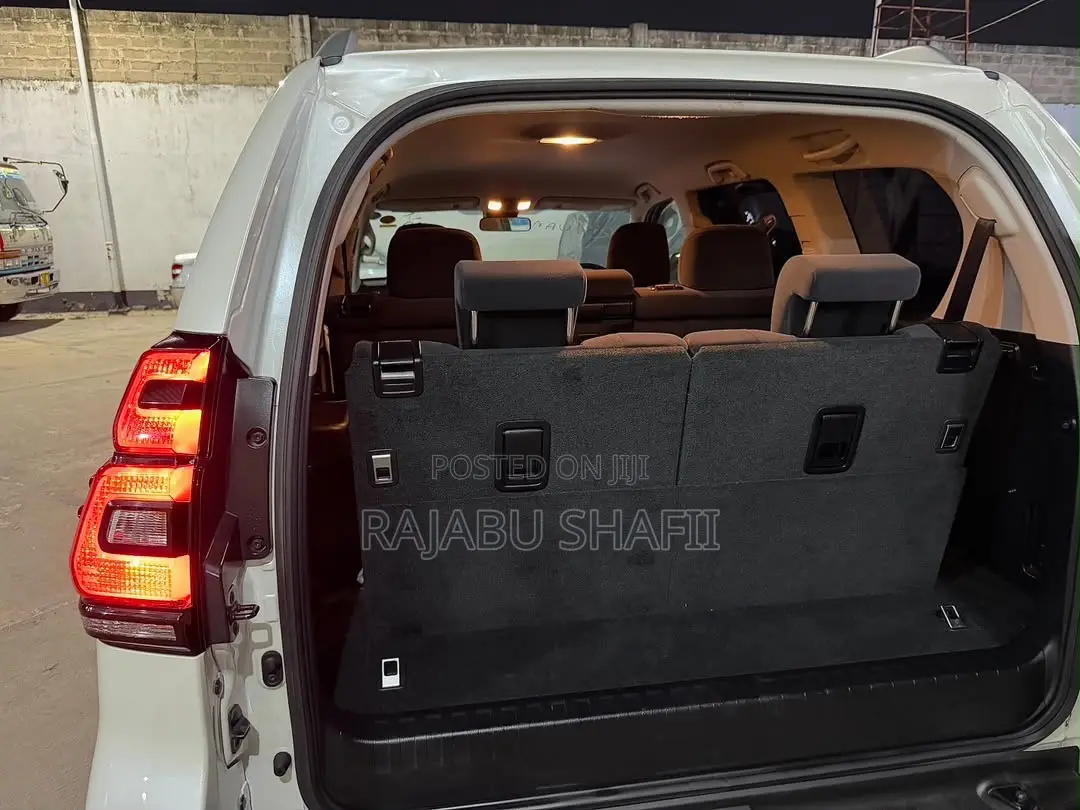 Toyota Land Cruiser Prado 2.8 2022 White
