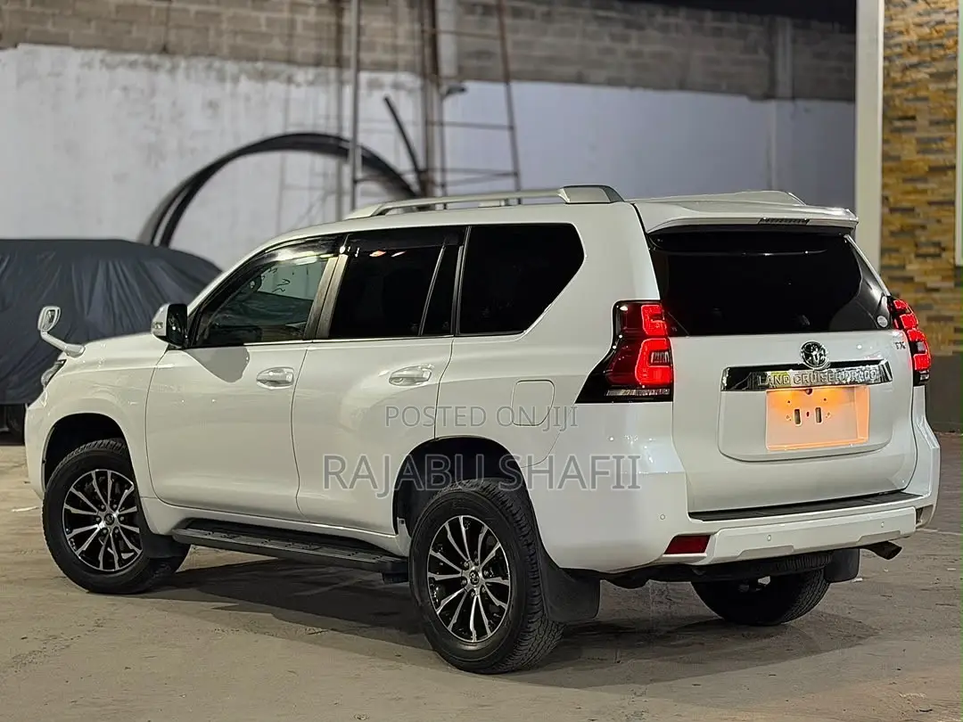Toyota Land Cruiser Prado 2.8 2022 White