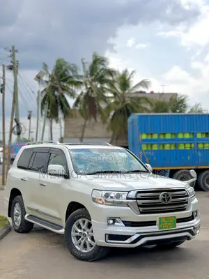 Toyota Land Cruiser 4.6 V8 ZX 2017 White