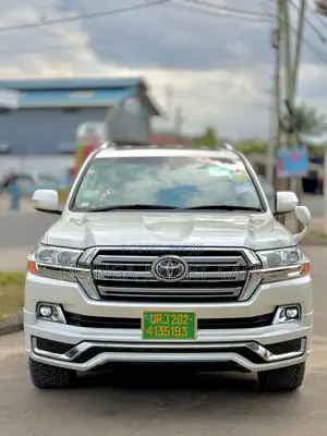 Toyota Land Cruiser 4.6 V8 ZX 2017 White