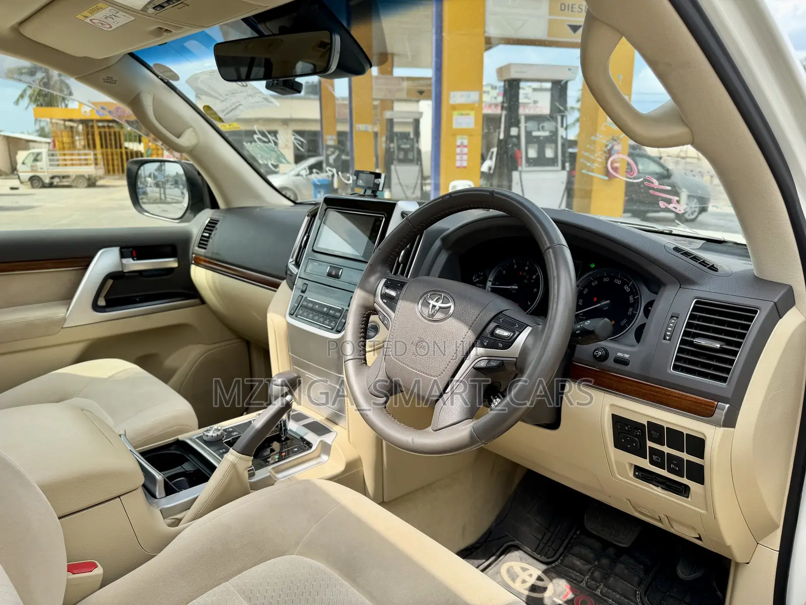 Toyota Land Cruiser 4.6 V8 ZX 2017 White