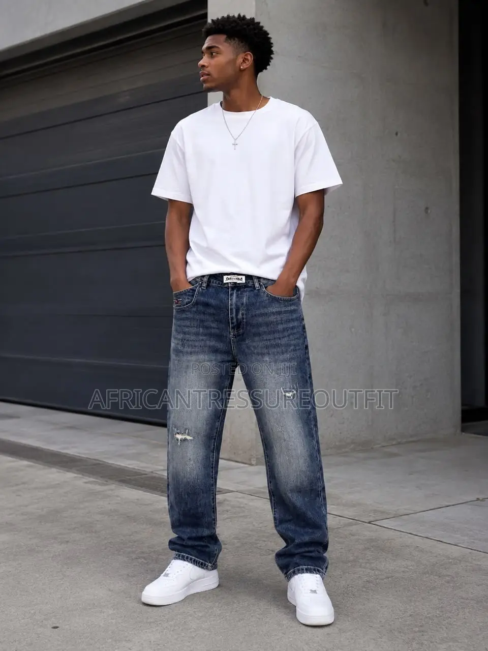 Baggy Cargo/Carpenter Demin Jeans DETAILING ON THE THIGHS