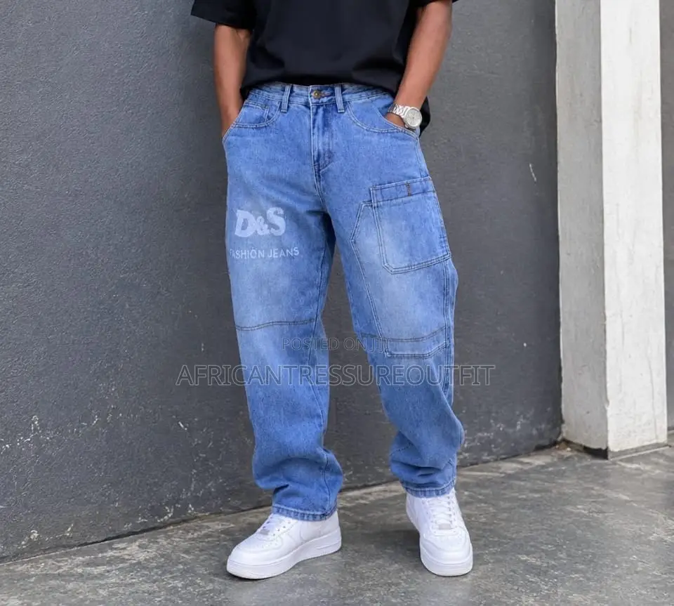 Baggy Cargo/Carpenter Demin Jeans DETAILING ON THE THIGHS