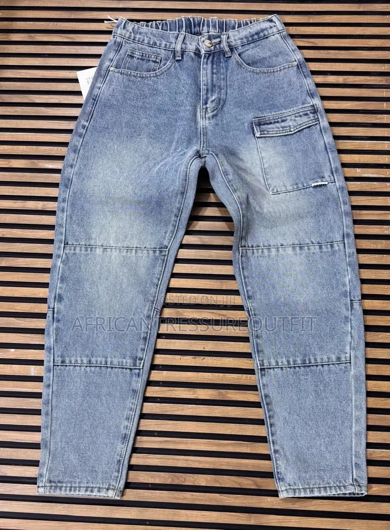 Baggy Cargo/Carpenter Demin Jeans DETAILING ON THE THIGHS