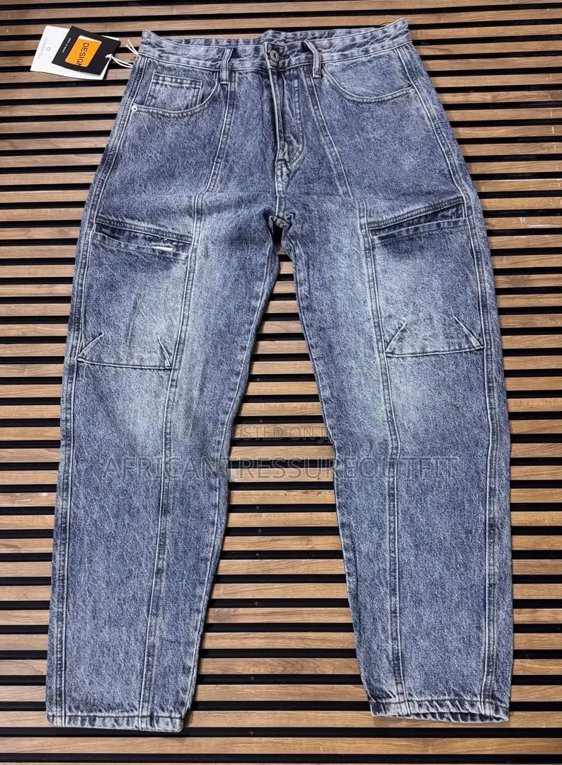 Baggy Cargo/Carpenter Demin Jeans DETAILING ON THE THIGHS