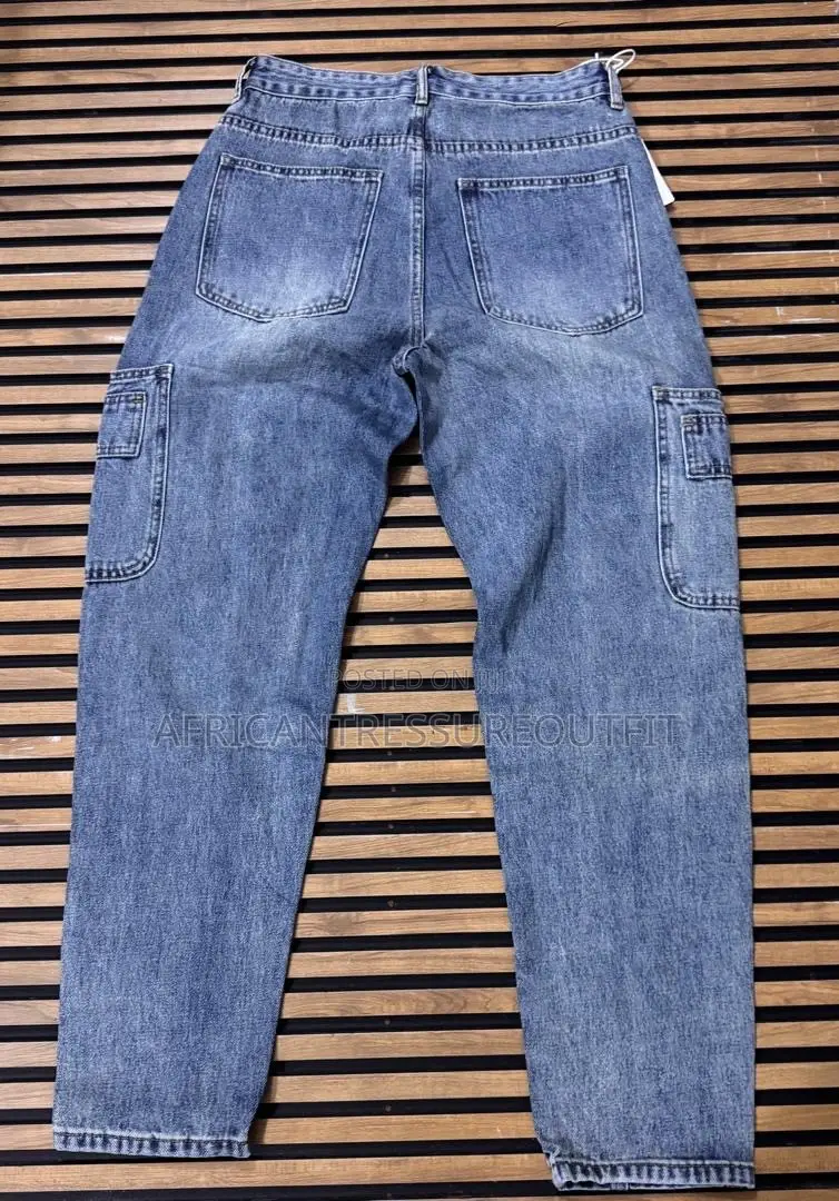 Baggy Cargo/Carpenter Demin Jeans DETAILING ON THE THIGHS