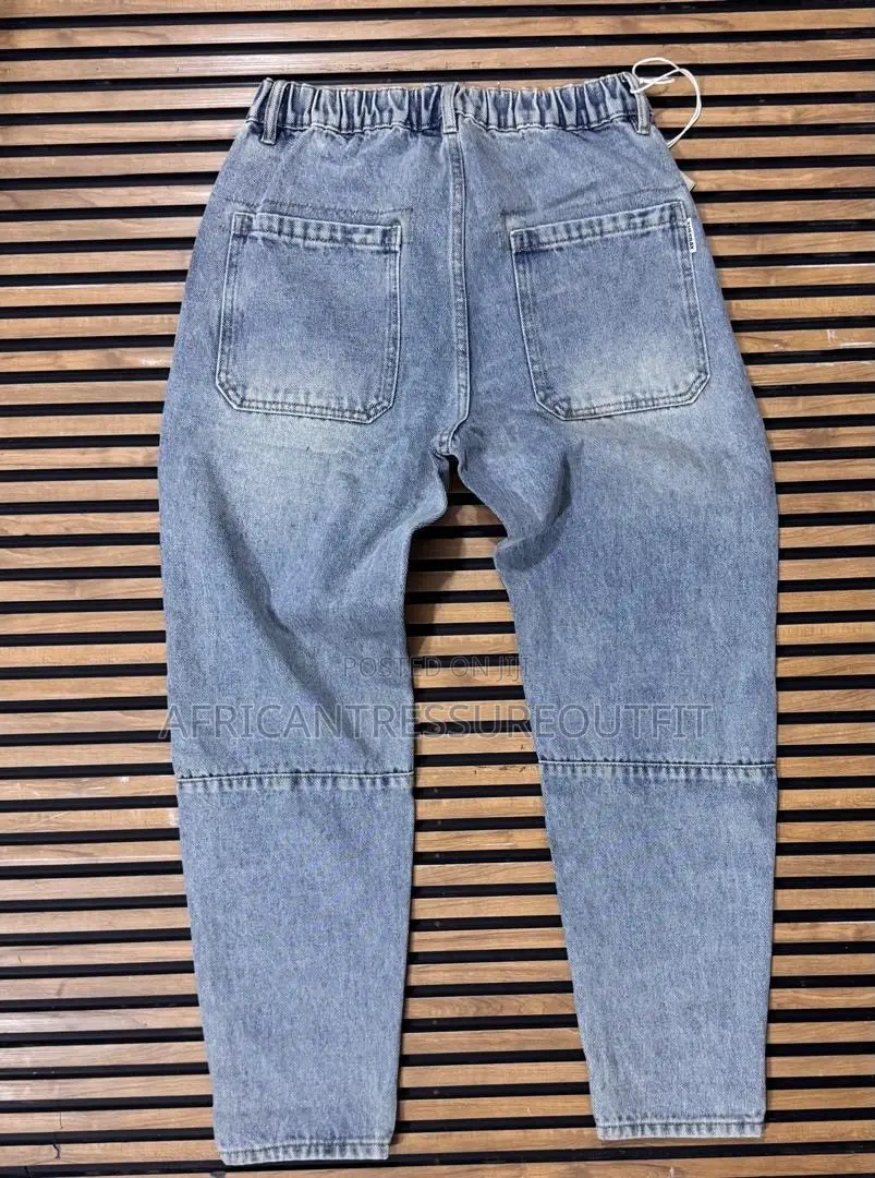 Baggy Cargo/Carpenter Demin Jeans DETAILING ON THE THIGHS