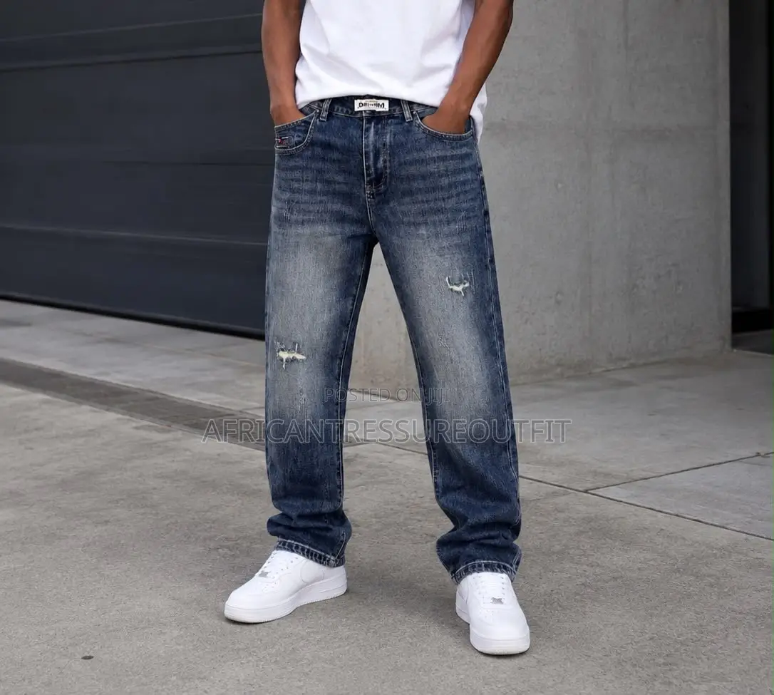 Baggy Cargo/Carpenter Demin Jeans DETAILING ON THE THIGHS