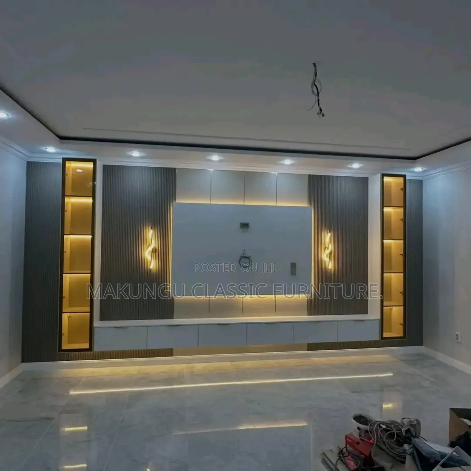 Simple TV Wall Unit and Showcase Decoration