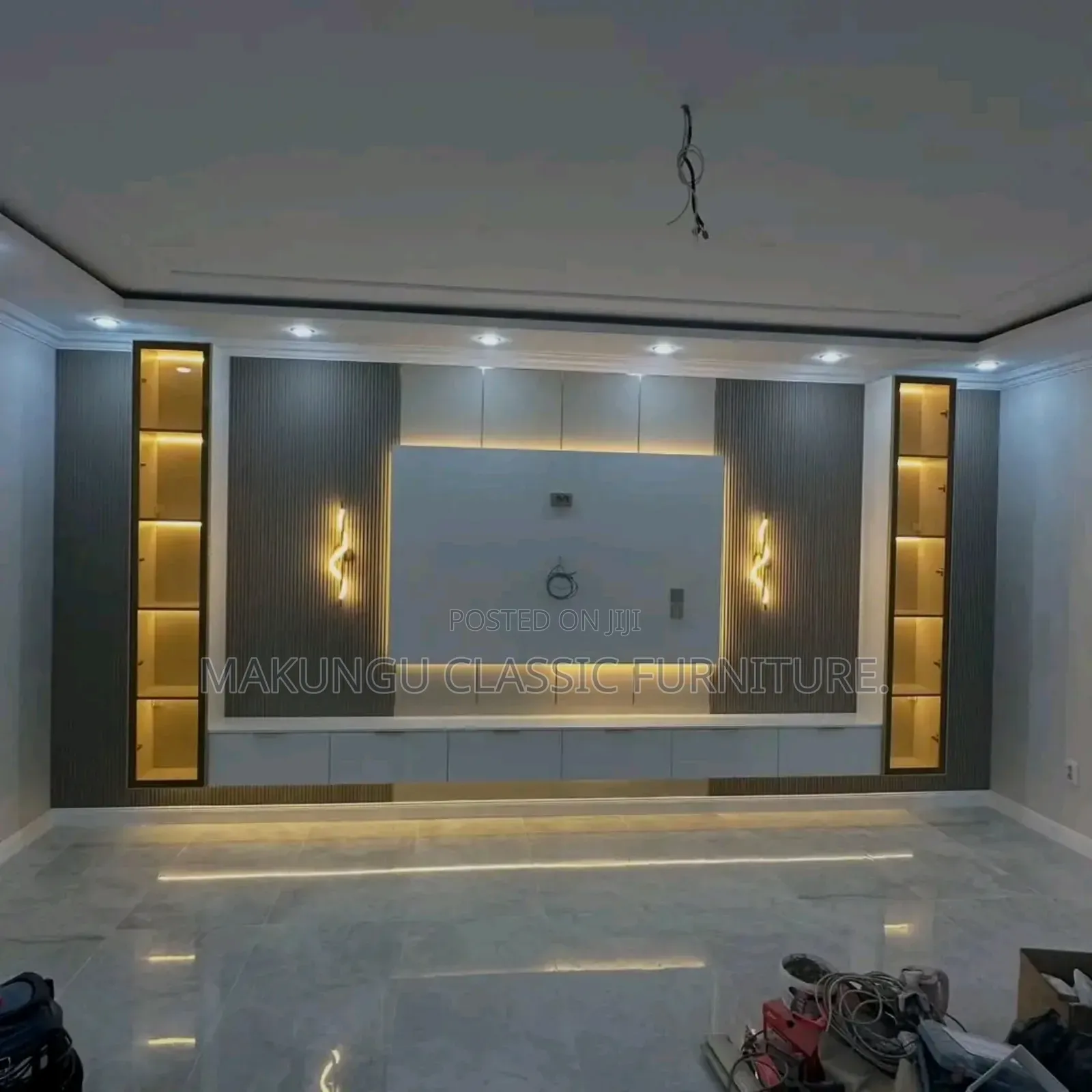 Simple TV Wall Unit and Showcase Decoration