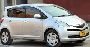Toyota Ractis 1.5 FWD 2005 Silver