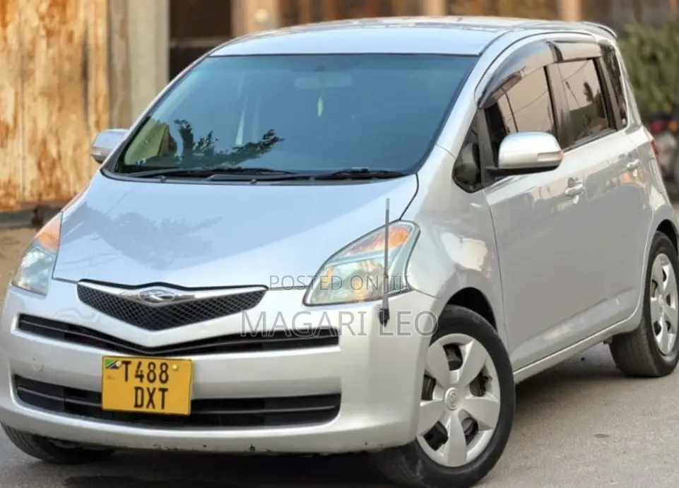 Toyota Ractis 1.5 FWD 2005 Silver