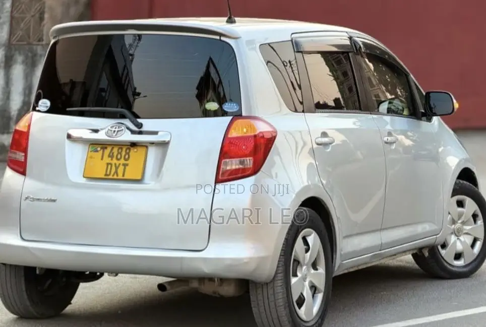 Toyota Ractis 1.5 FWD 2005 Silver