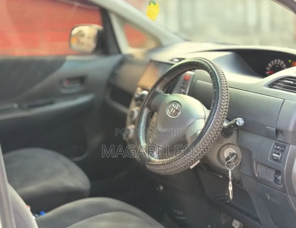 Toyota Ractis 1.5 FWD 2005 Silver