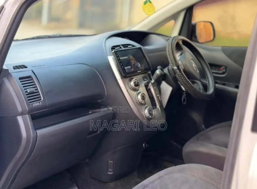 Toyota Ractis 1.5 FWD 2005 Silver