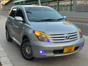 Toyota IST 2006 Silver