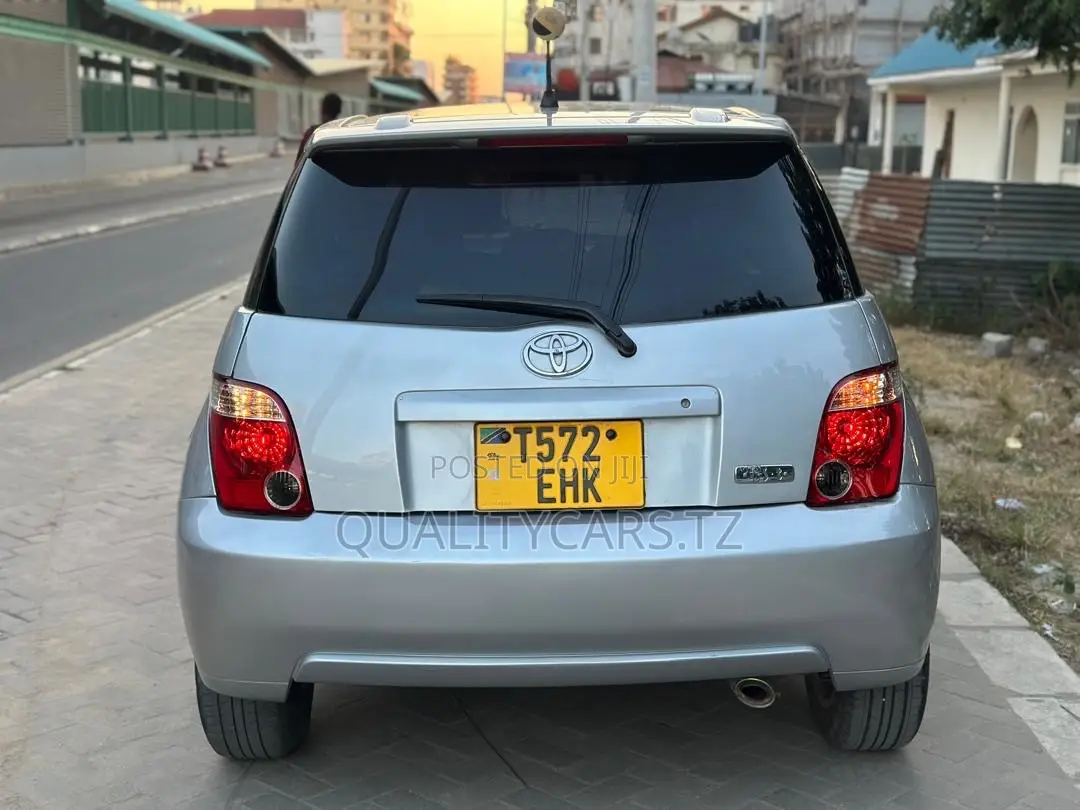 Toyota IST 2006 Silver