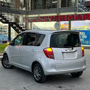 Toyota Ractis 2006 Silver