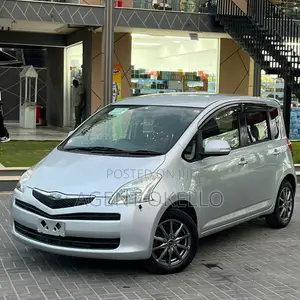 Toyota Ractis 2006 Silver