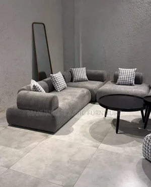 L Shaped Sofa La Watu Watano Na Moja Ya Kujitegemea