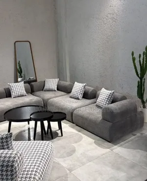 L Shaped Sofa La Watu Watano Na Moja Ya Kujitegemea