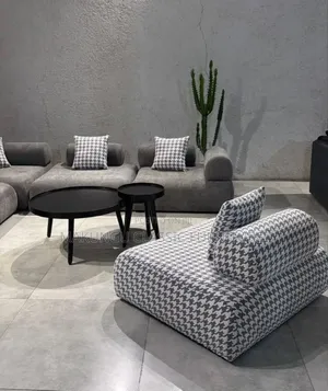 L Shaped Sofa La Watu Watano Na Moja Ya Kujitegemea