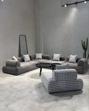 L Shaped Sofa La Watu Watano Na Moja Ya Kujitegemea