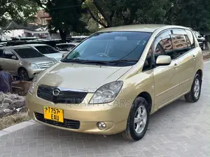 Toyota Corolla Spacio 2001 Gold