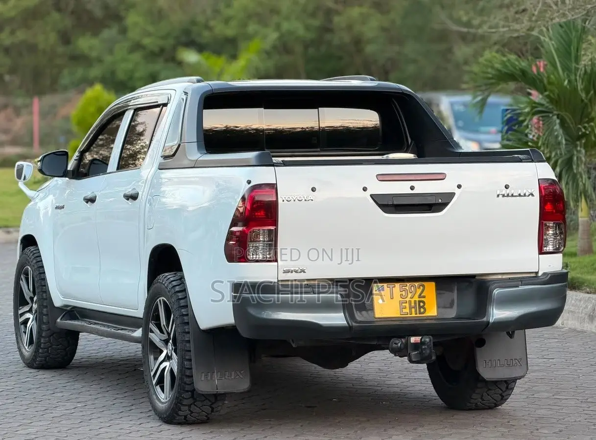 Toyota Hilux 2019 White