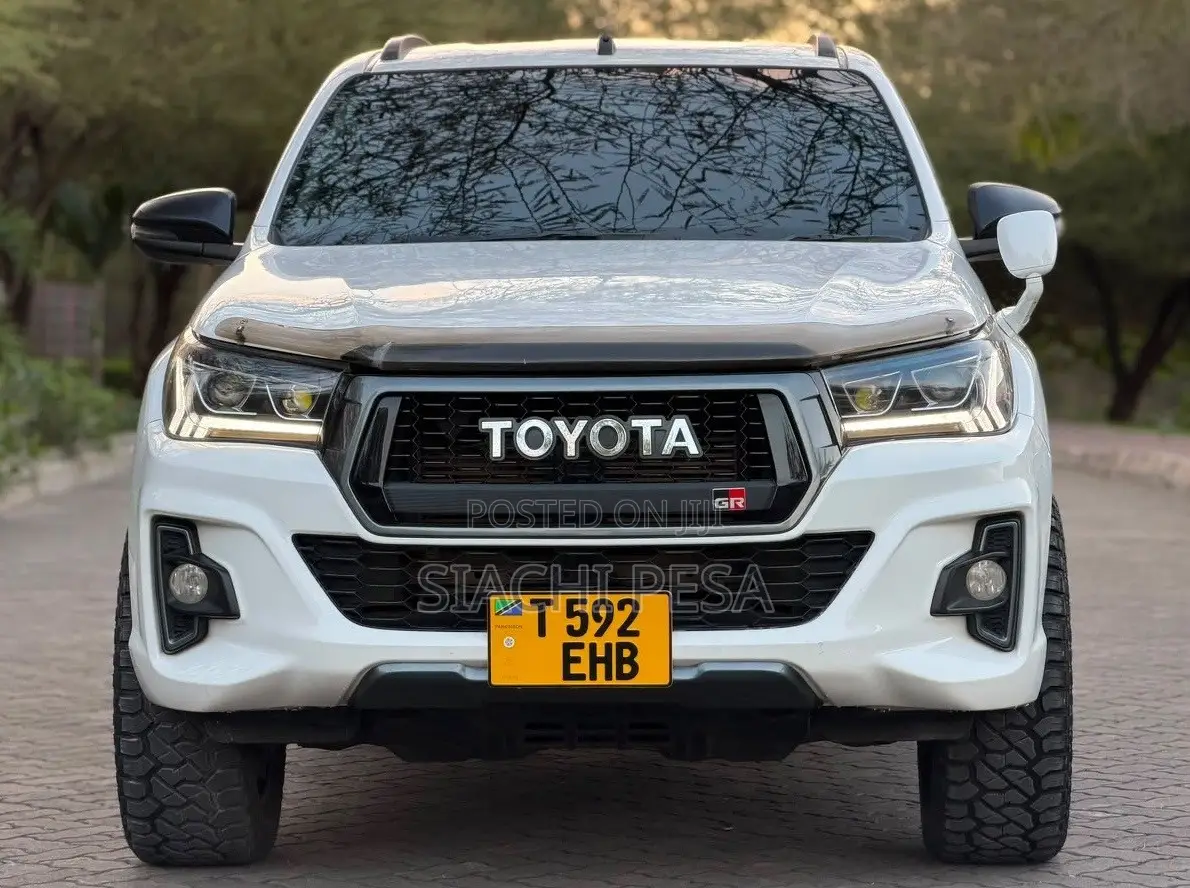 Toyota Hilux 2019 White