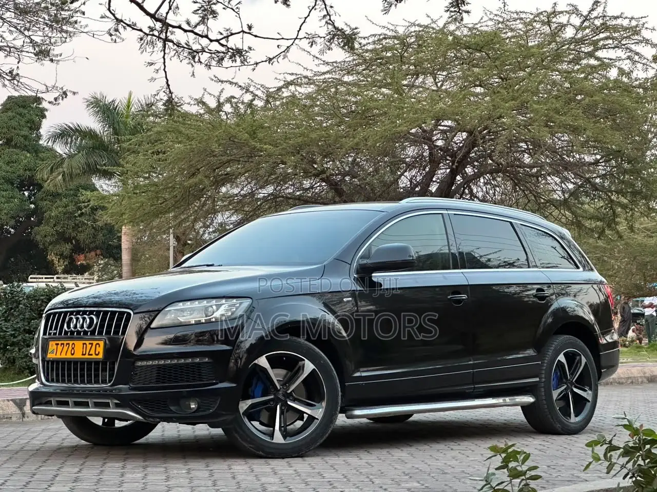 Audi Q7 2011 Black