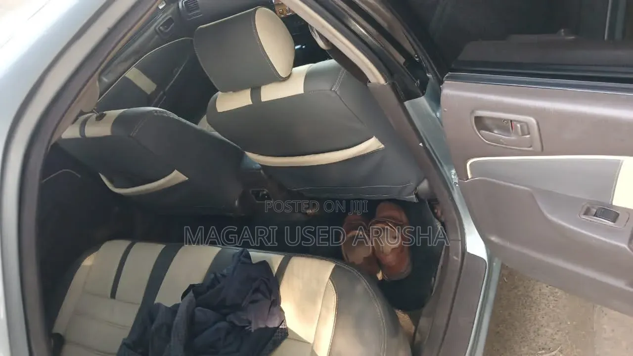 Toyota Carina 2000 Silver