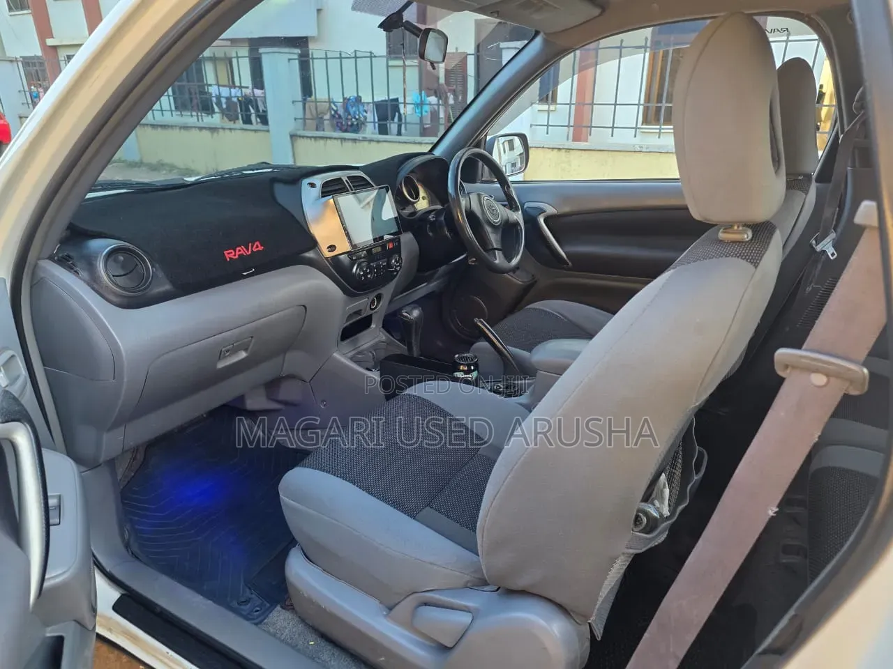 Toyota RAV4 Automatic 2003 White